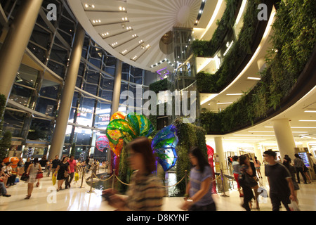 Eingang in Siam Paragon Shopping Mall, eines der größten Einkaufszentren in Asien Stockfoto