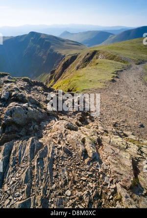 Blick auf Hobcarton vom Gipfel des Hopegill Head bei Sonnenaufgang im Lake District Stockfoto