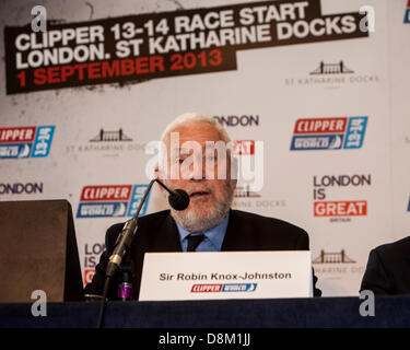 London, UK. 31. Mai 2013. Londoner Bürgermeister Boris Johnson und Segeln-Legende Sir Robin Knox-Johnston, verkünden die 9. Ausgabe der "Clipper Round the World Yacht Race" die beginnen und enden in London, das Rennen beginnt im September 2013 und Ende Ende Juli 2014.  Bildnachweis: Mario Mitsis / Alamy Live News Stockfoto