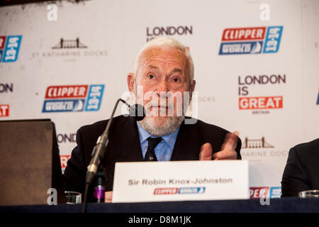 London, UK. 31. Mai 2013. Londoner Bürgermeister Boris Johnson und Segeln-Legende Sir Robin Knox-Johnston, verkünden die 9. Ausgabe der "Clipper Round the World Yacht Race" die beginnen und enden in London, das Rennen beginnt im September 2013 und Ende Ende Juli 2014.  Bildnachweis: Mario Mitsis / Alamy Live News Stockfoto