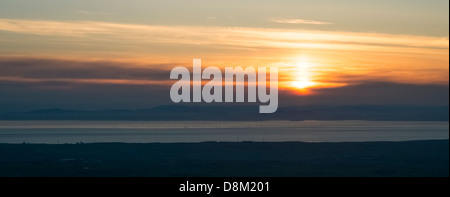 Sonnenuntergang über Dumfries und Galloway vom Gipfel des Hopegill Head im Lake District. Stockfoto