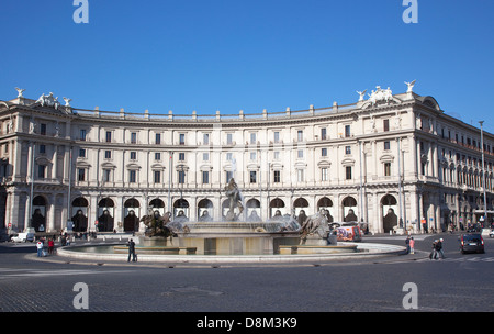 Italien, Latium, Rom, Piazza della Repubblica, die Najaden-Brunnen. Stockfoto