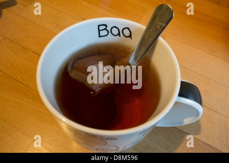 Eine Tasse Tee brauen Stockfoto