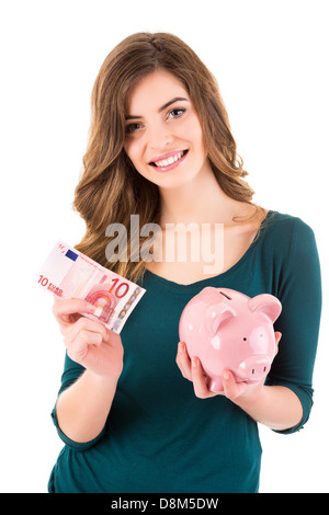 Lässige Frau suchen, um Geld zu sparen, in ein Sparschwein Stockfoto