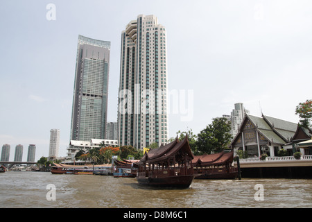 Hotelschiff Parkplatz Halbinsel Hotel am Chao Paraya River, Bangkok, Thailand Stockfoto