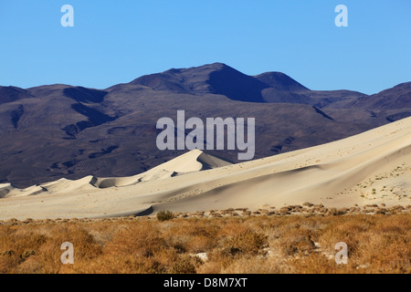 Sanddüne in Eureka und roten Felsen Stockfoto