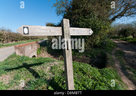 Ein Sigpost auf der Peddars Way Langstrecken Fußweg in North Norfolk. Stockfoto