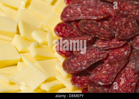 Geschnittene Fleisch Vorspeisen und Käse im Teller Stockfoto