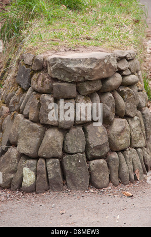 Stein, Mauerwerk in halb close up, Trockenmauer, Mauerwerk, Verarbeitung, natürlicher Stein Mauerwerk, rann Stockfoto