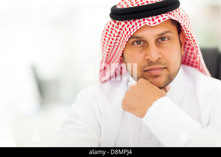 schöne arabische Geschäftsmann Nahaufnahme Portrait im modernen Büro Stockfoto