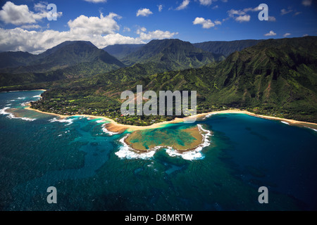 Ansicht des Tunnels Beach und Reef Antennenanlage auf der hawaiianischen Insel Kauai Stockfoto