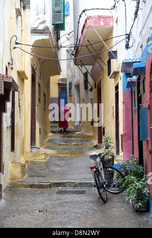 Gasse in der Medina von Tanger, Marokko Stockfoto