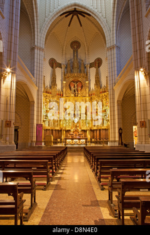MADRID - 9. März: Hauptschiff der Kirche Santa Cruz am 9. März 2013 in Spanien. Stockfoto