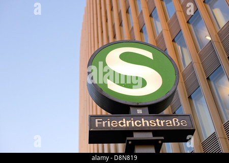 Zeichen, S-Bahn, Schnellzug, Friedrichstraße, Berlin, Deutschland, Europa Stockfoto