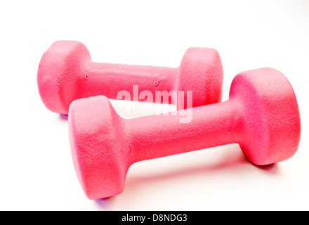 Ein paar rosa Gewichte ist vor einem weißen Hintergrund gesehen. Stockfoto