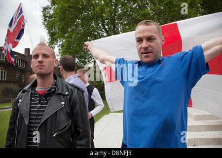British National Party BNP versammeln, um gegen Hass-Prediger zu protestieren. Sie wurden daran gehindert, durch Demonstranten marschieren. London. Stockfoto