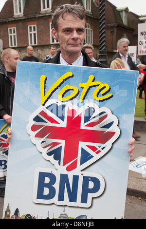 British National Party BNP versammeln, um gegen Hass-Prediger zu protestieren. Sie wurden daran gehindert, durch Demonstranten marschieren. London. Stockfoto