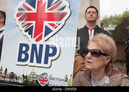 British National Party BNP versammeln, um gegen Hass-Prediger zu protestieren. Sie wurden daran gehindert, durch Demonstranten marschieren. London. Stockfoto