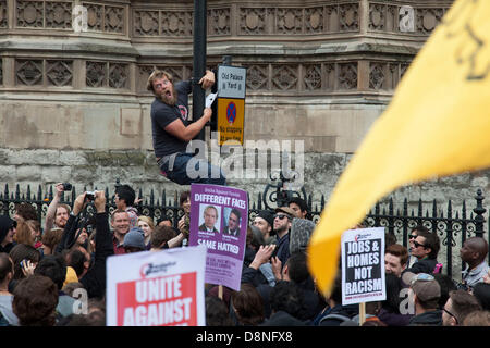 Tierschutz-Demonstranten protestieren in London gegen den Dachs zu Keulen. Stockfoto