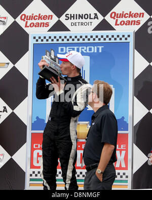 Detroit, USA. 1. Juni 2013.  Mike Conway (18) in den Siegerkreis nach Rennen 1 auf dem Raceway im Belle Isle Park am 1. Juni 2013 in Detroit, MI. Tom Turrill/CSM/Alamy Live News Stockfoto