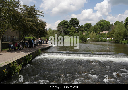 River Wye Riverbank in Bakewell, Derbyshire Peak District National Park, England Stockfoto