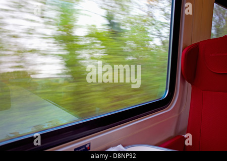 East Midlands Züge Wagen Fenster in Bewegung Stockfoto