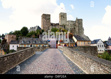 Burgruine und Museum, alte Lahnbruecke Brücke, Runkel, Hessen, Deutschland, Europa Stockfoto