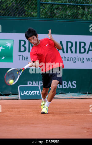 Paris, Frankreich. 2. Juni 2013. Naoki Nakagawa Japans in Aktion während des Spiels zwischen Luke Bambridge Großbritanniens und Naoki Nakagawa Japans in der ersten Runde der Junioren bei den French Open von Roland Garros. Bildnachweis: Action Plus Sport Bilder/Alamy Live News Stockfoto