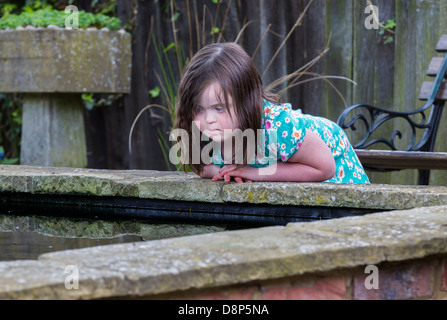 Junges Mädchen mit Down-Syndrom. Stockfoto