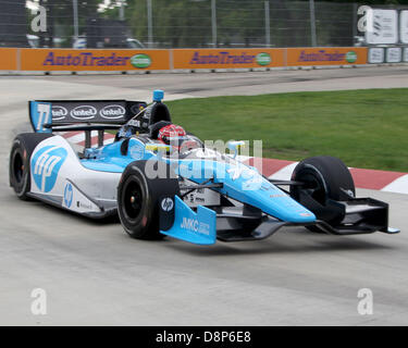 Detroit, Michigan, USA. 2. Juni 2013. Simon Pagenaud (77) auf dem Platz während des Trainings vor dem Rennen 2 auf dem Raceway im Belle Isle Park am 2. Juni 2013 in Detroit, MI. Tom Turrill/CSM/Alamy Live News Stockfoto