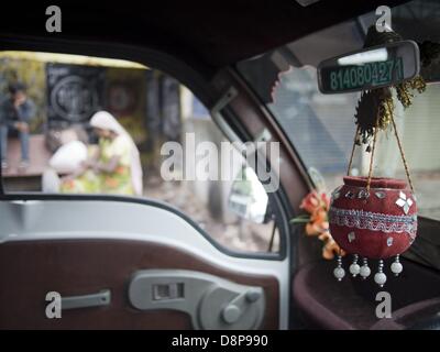 7. September 2012 - Naroda, Gujarat, Indien - Reisende warten in Naroda, Indien (Credit-Bild: © David H. Wells/ZUMAPRESS.com) Stockfoto