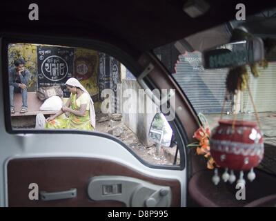 7. September 2012 - Naroda, Gujarat, Indien - Reisende warten in Naroda, Indien (Credit-Bild: © David H. Wells/ZUMAPRESS.com) Stockfoto