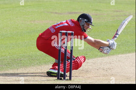 SOUTHAMPTON, ENGLAND - Juni 02: Englands Chris Woakes während der 2. Nat West eintägigen internationalen Cricket match zwischen England und Neuseeland im Lords Cricket Ground auf 2. Juni 2013 in London, England, (Foto von Mitchell Gunn/ESPA) Stockfoto