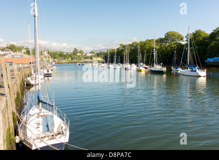 Boote auf der Fluss-Seiont in Caernarfon Nord-Wales Stockfoto