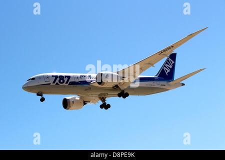 San Jose, Kalifornien USA - 2. Juni 2013 Dreamliner Boeing 787 wird zwischen San Jose und Tokio fortgesetzt, nachdem die FAA alle Flüge wegen fehlerhafter Lithium-Ionen-Batterien zum Stillstand. 2. Juni 2013 Kredit: Lisa Werner/Alamy Live-Nachrichten Stockfoto