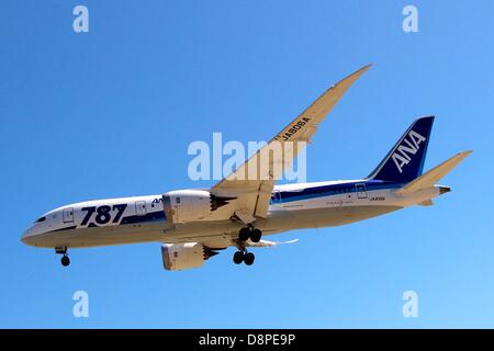 San Jose, Kalifornien USA - 2. Juni 2013 Dreamliner Boeing 787 wird zwischen San Jose und Tokio fortgesetzt, nachdem die FAA alle Flüge wegen fehlerhafter Lithium-Ionen-Batterien zum Stillstand. 2. Juni 2013 Kredit: Lisa Werner/Alamy Live-Nachrichten Stockfoto