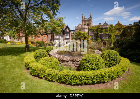 Blick auf den Tower, das Priorat Great Malvern, wie aus den umliegenden Gärten zu sehen. Stockfoto