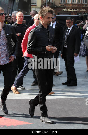 London, UK. 2. Juni 2013. Dominic Howard, Matt Bellamy und Chris Wolstenholme besuchen die World War Z-Weltpremiere auf der Emp Stockfoto