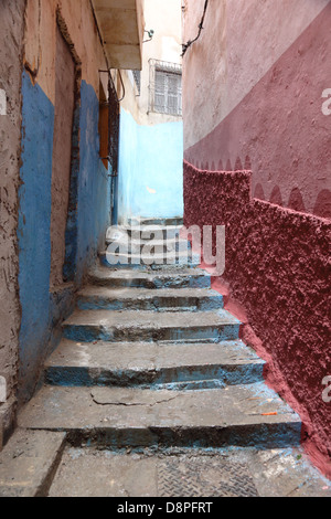 Gasse in der Medina von Tanger, Marokko Stockfoto