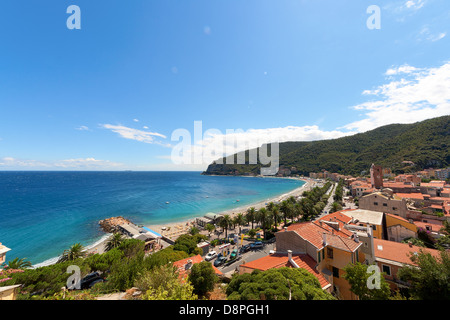 Noli, Sonne und Meer an der ligurischen Küste Stockfoto