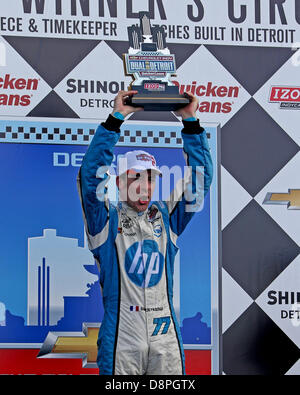 Detroit, Michigan, USA. 2. Juni 2013. Simon Pagenaud (77) Gewinner des Race 2 auf dem Raceway im Belle Isle Park am 2. Juni 2013 in Detroit, MI. Tom Turrill/CSM/Alamy Live News Stockfoto