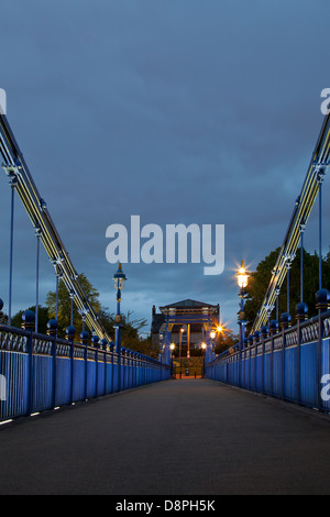 St Andrews Hängebrücke über den Fluss Clyde in Glasgow Green im Stadtzentrum von Glasgow. Stockfoto