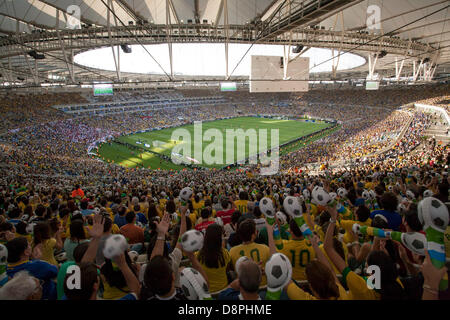 Brasilien, England in einem Freundschaftsspiel im neuen Maracana-Stadion, neu renoviert für Brasiliens Gastgeber der WM 2014, Rio De Janeiro, Brazil.02/06/2013 zu spielen. Das erste Länderspiel im modern renovierten Stadion gespielt werden endete in einem Unentschieden, 2: 2. England 2 Brasilien 2 Credit: Peter M. Wilson/Alamy Live-Nachrichten Stockfoto