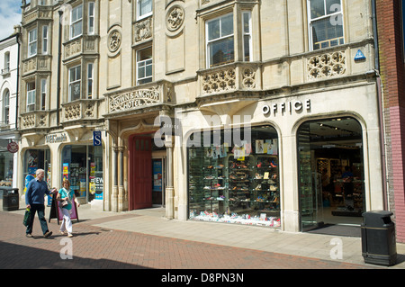 High Street Läden im ehemaligen Krone & Anker Hotel in Ipswich, Suffolk UK Stockfoto