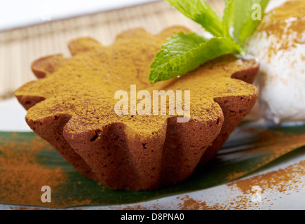 Köstliche Schokolade fudge Brownie mit Eis Stockfoto