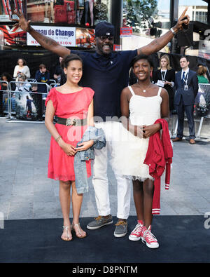 London, UK. 2. Juni 2013. Idris Elba besucht die World Premiere von World War Z am The Empire Leicester Square, London. Personen im Bild: Idris Elba. Bild von Julie Edwards Stockfoto