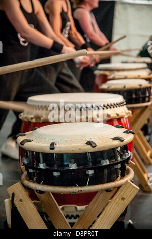 Kagemusha Taiko Durchführung am 2. Tag der Exeter Respekt Festival 2013 in Belmont Park Exeter, Großbritannien Stockfoto