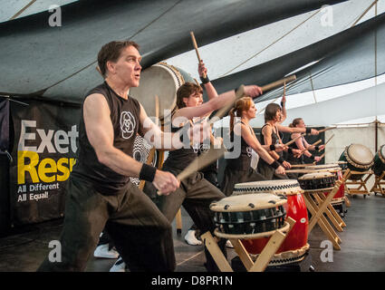 Kagemusha Taiko Durchführung am 2. Tag der Exeter Respekt Festival 2013 in Belmont Park Exeter, Großbritannien Stockfoto