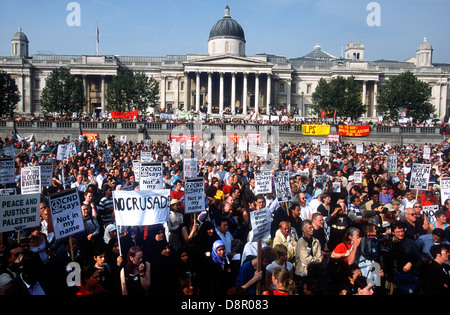 März & Kundgebung gegen die Bombardierung von Afghanistan nach Terroranschlägen in den USA am 11. September 2001. Stockfoto