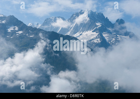 Die schneebedeckten Berge Stockfoto
